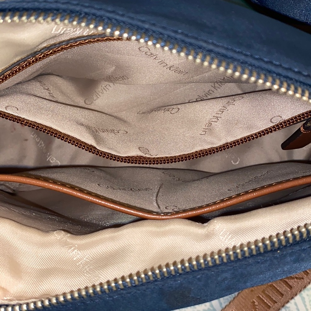 Calvin Klein Crossbody - Picture 4 of 4